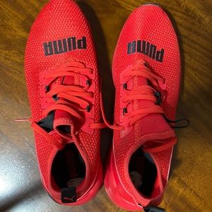 9.5 Puma lady shoes